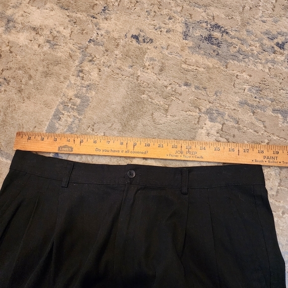 100% silk Van Heusen black pleated shorts. - Picture 7 of 11